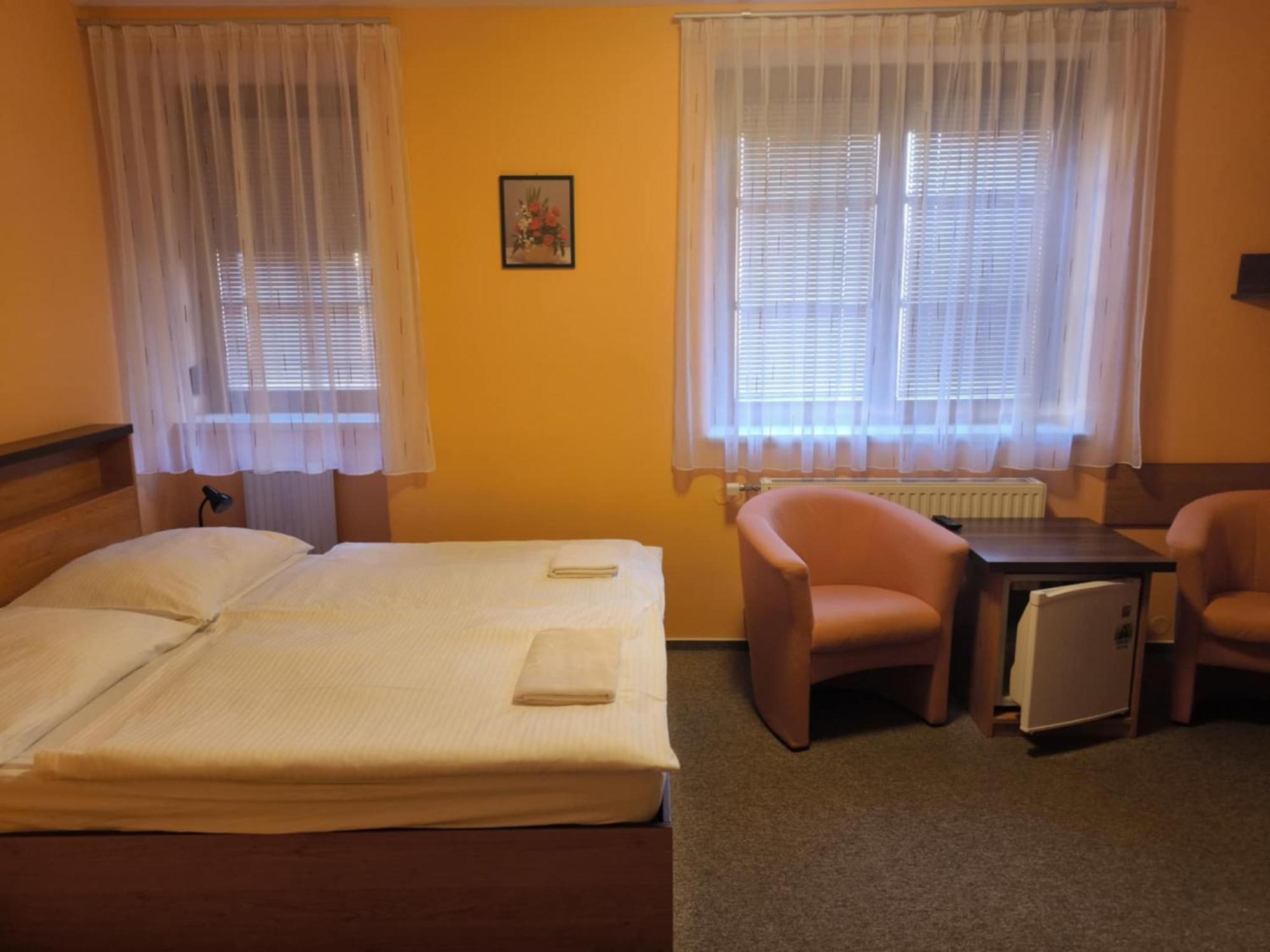 Pension Euro Mikulov Buitenkant foto