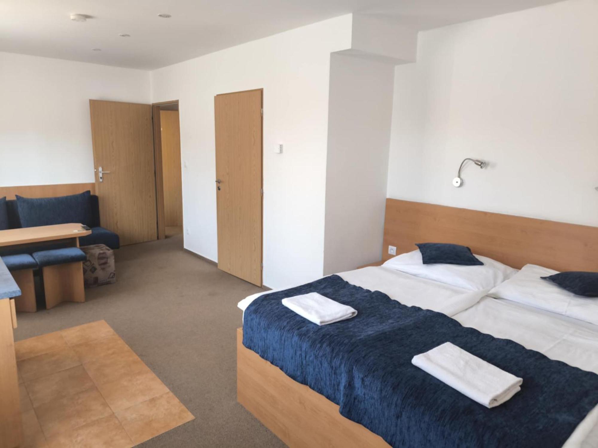 Pension Euro Mikulov Buitenkant foto