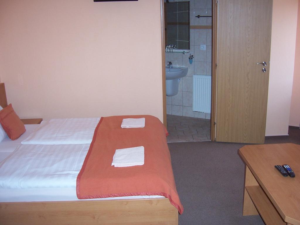 Pension Euro Mikulov Buitenkant foto