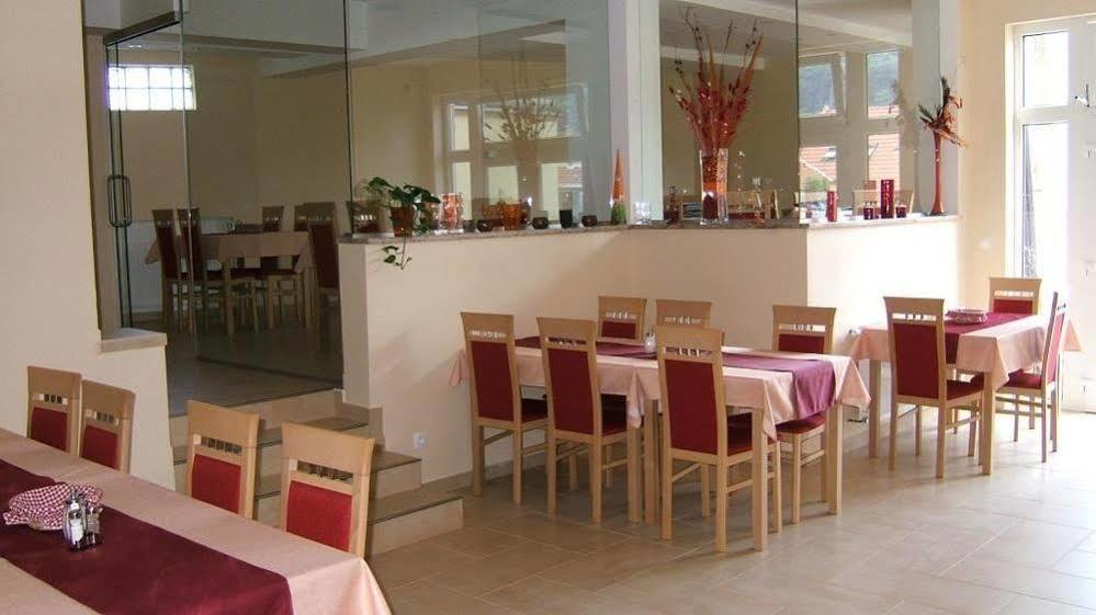 Pension Euro Mikulov Buitenkant foto