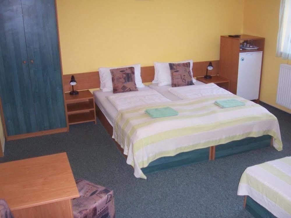 Pension Euro Mikulov Buitenkant foto