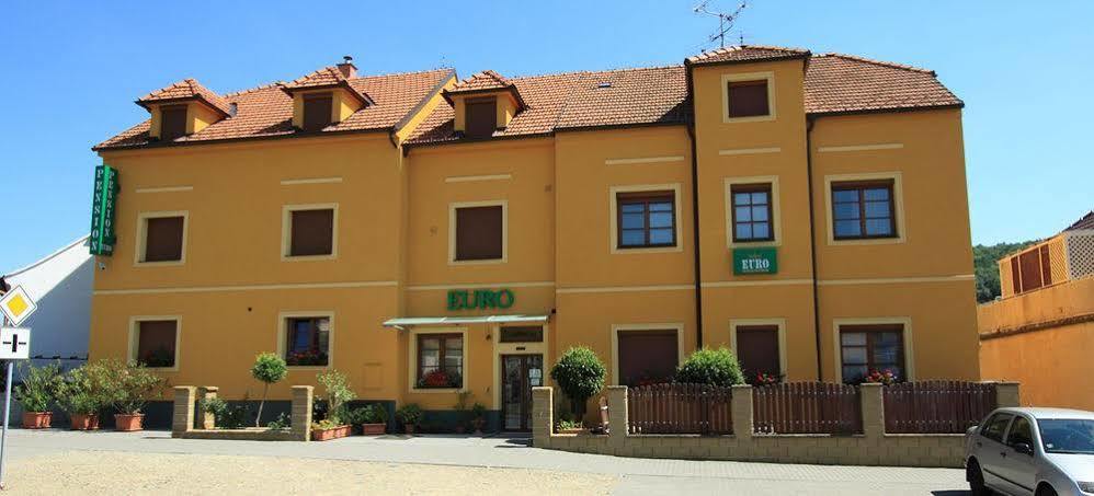 Pension Euro Mikulov Buitenkant foto